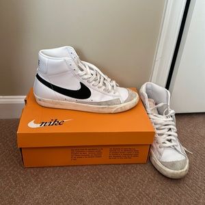 Blazer Mid ‘77 Vintage Nike Shoes, men’s size 11.